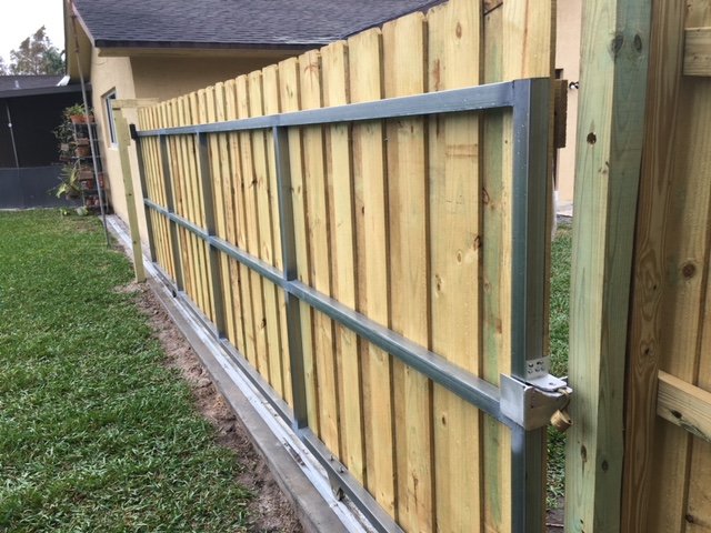 Wood Fence Contractor in Florida